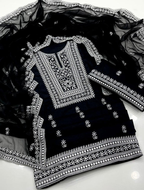 Black Collection Lawn